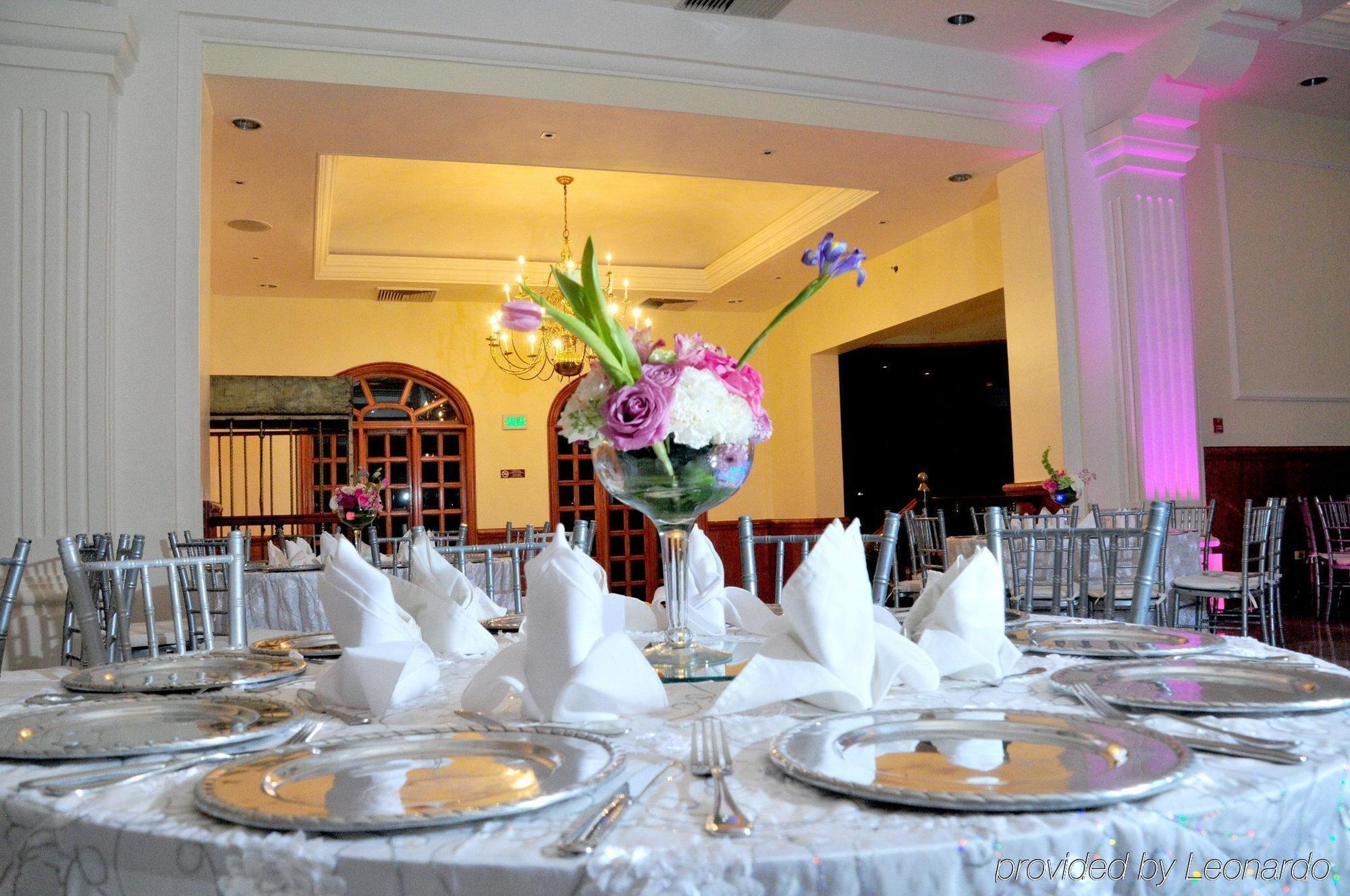Holiday Inn Monclova By Ihg Buitenkant foto